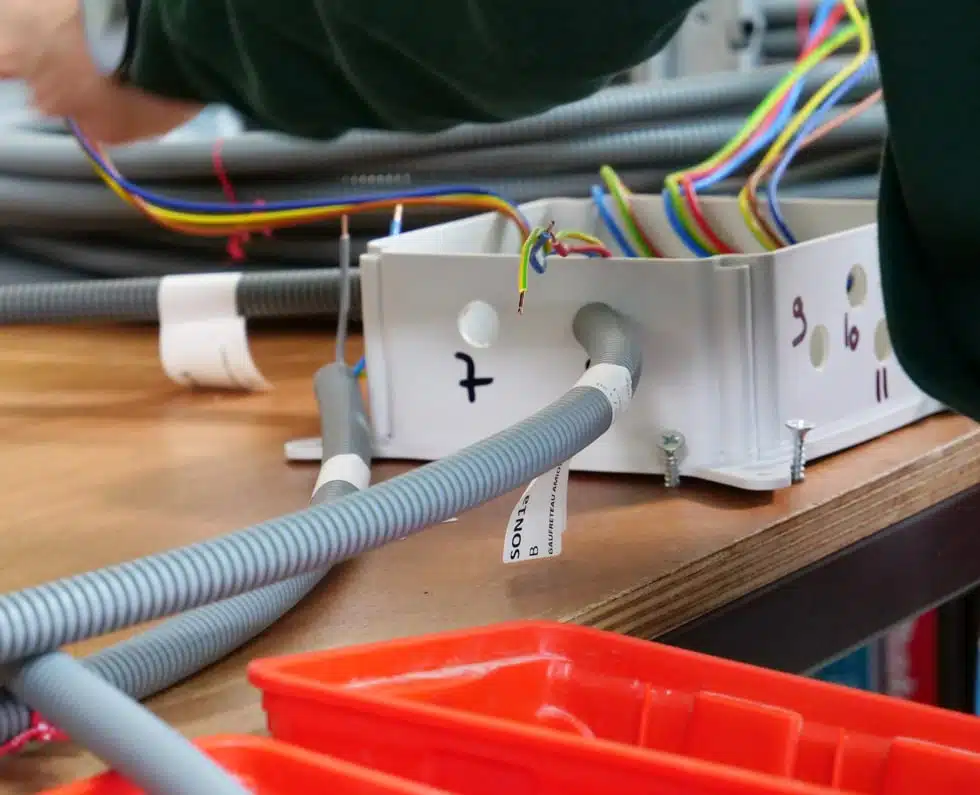Octopus wiring assembly and cable station pack for octopus wiring workshop - MECASPIN